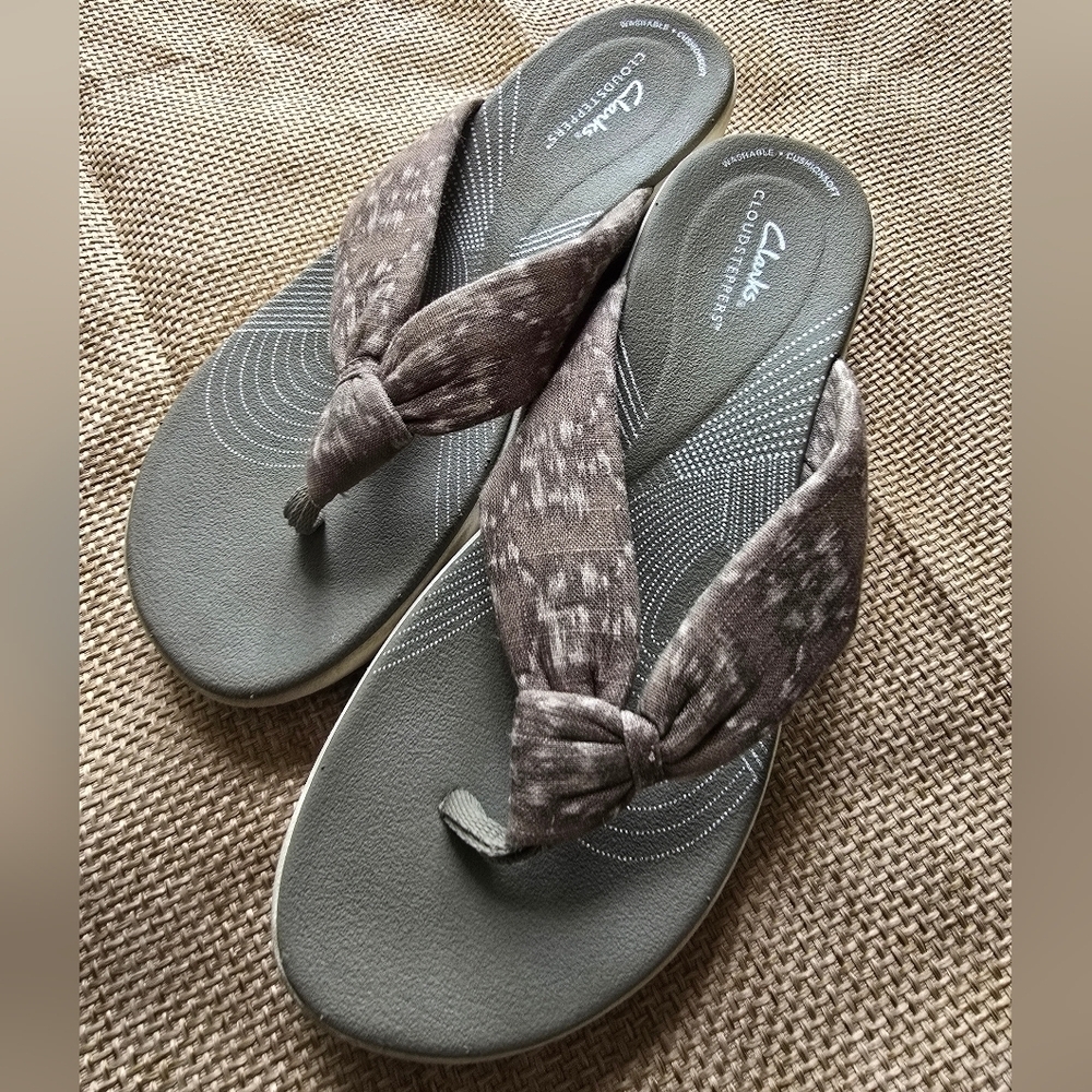 Clarks Women's Gray Sandals